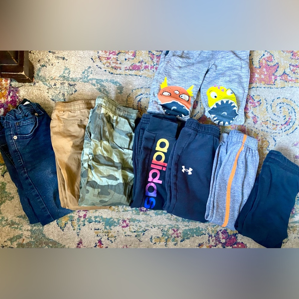 8 pants total in this lot! Boys pants 5 years, XS-S.